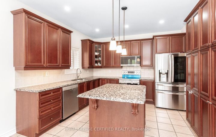 Photo 20 at 3327 Erin Centre Boulevard, Churchill Meadows, Mississauga