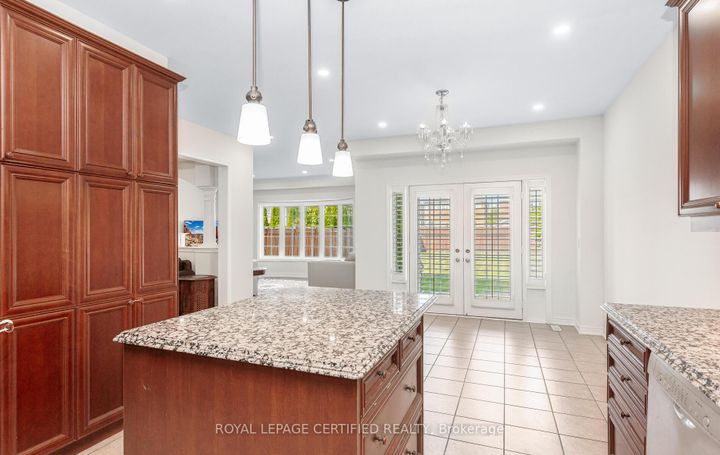 Photo 21 at 3327 Erin Centre Boulevard, Churchill Meadows, Mississauga