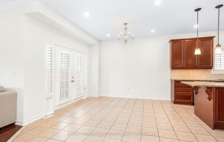 Photo 23 at 3327 Erin Centre Boulevard, Churchill Meadows, Mississauga
