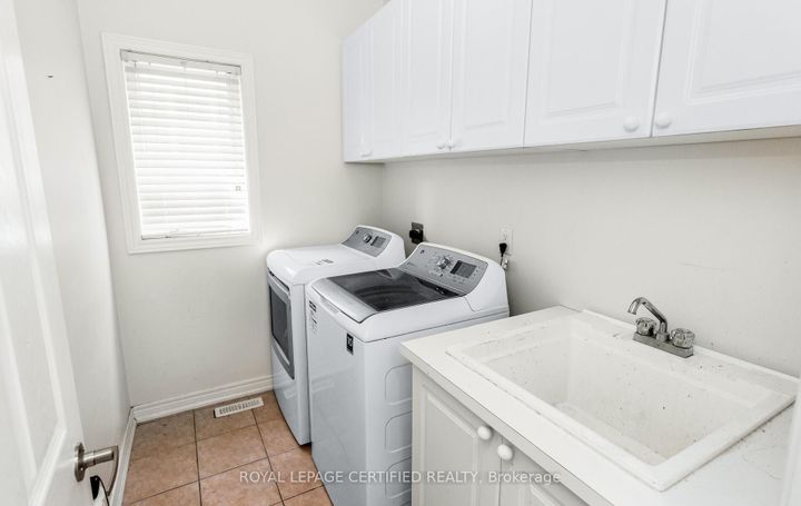 Photo 25 at 3327 Erin Centre Boulevard, Churchill Meadows, Mississauga