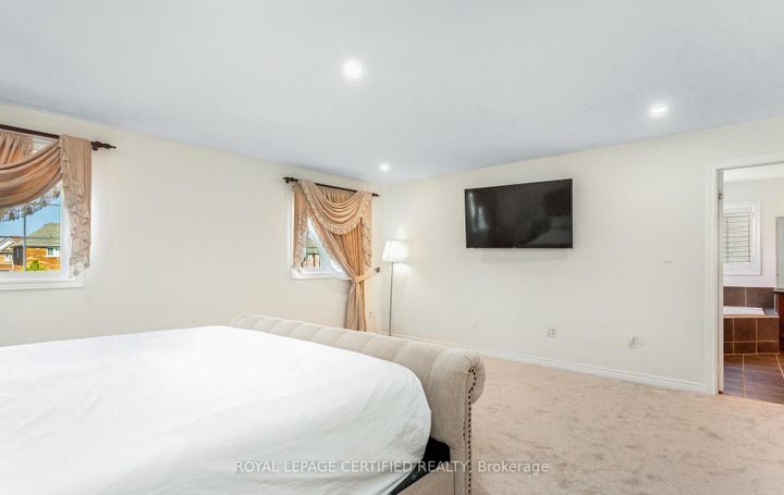 Photo 30 at 3327 Erin Centre Boulevard, Churchill Meadows, Mississauga