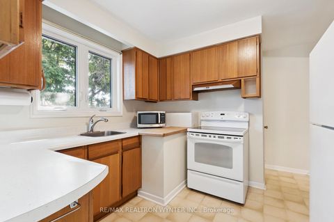 Photo 13 at 124 Fortrose Crescent, Donalda, Toronto