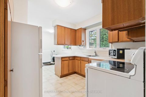 Photo 14 at 124 Fortrose Crescent, Donalda, Toronto
