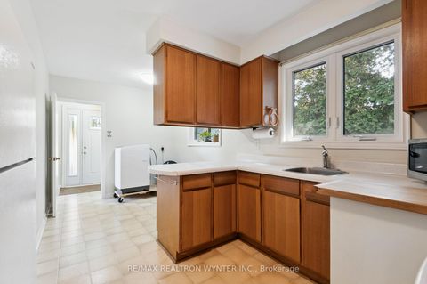 Photo 15 at 124 Fortrose Crescent, Donalda, Toronto