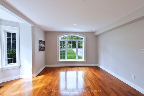 Photo 4 at 105 Duckworth Street, Codrington, Barrie