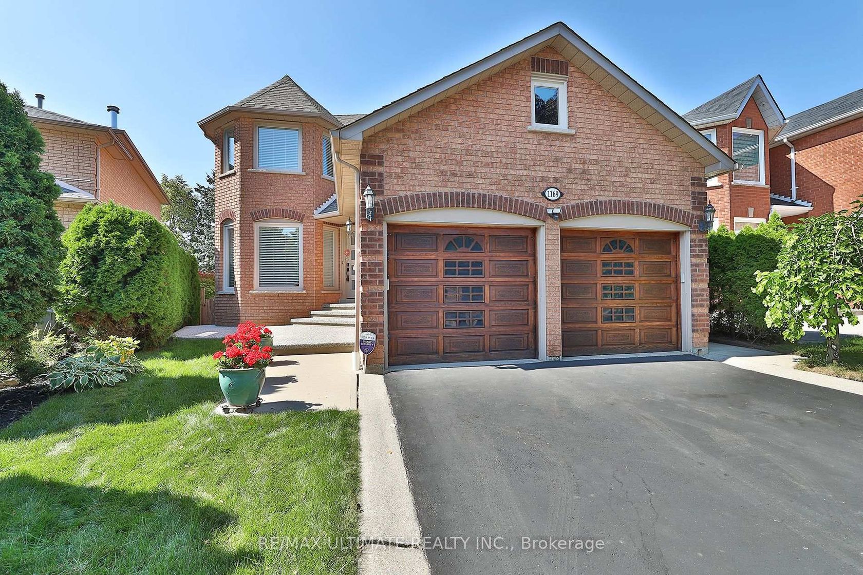 1169 Ewing Crescent, East Credit, Mississauga by Loree Meneguzzi Real Estate 1169 Ewing Crescent, East Credit, Mississauga