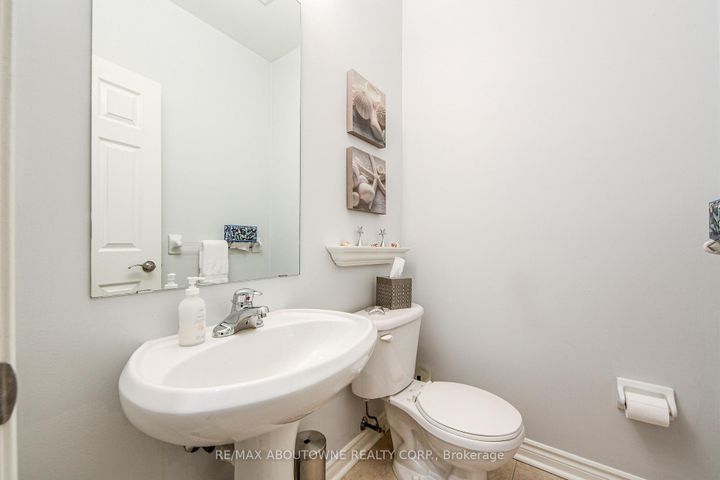 Photo 3 at 21 - 300 Ravineview Way, WC Wedgewood Creek, Oakville