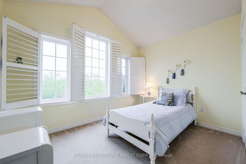 Photo 15 at 21 - 300 Ravineview Way, WC Wedgewood Creek, Oakville