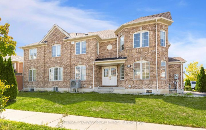 Photo 2 at 74 Magnificent Court, Vales of Castlemore, Brampton