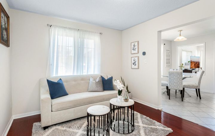 Photo 7 at 74 Magnificent Court, Vales of Castlemore, Brampton