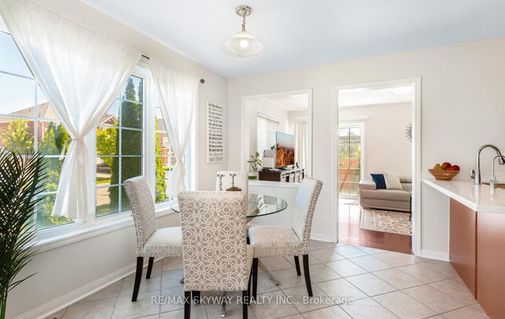 Photo 10 at 74 Magnificent Court, Vales of Castlemore, Brampton