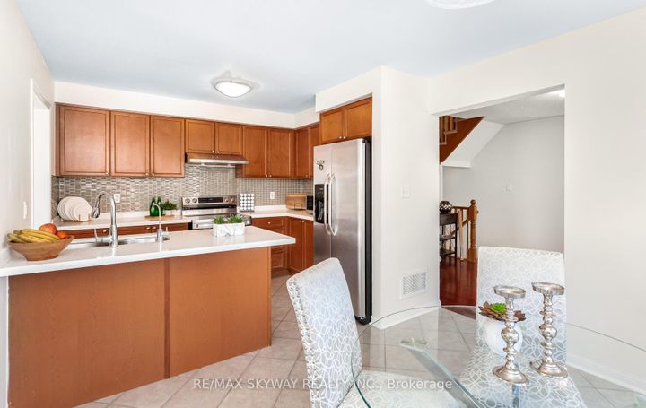 Photo 12 at 74 Magnificent Court, Vales of Castlemore, Brampton