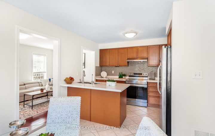 Photo 13 at 74 Magnificent Court, Vales of Castlemore, Brampton