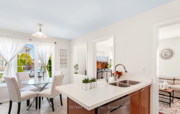 Photo 16 at 74 Magnificent Court, Vales of Castlemore, Brampton