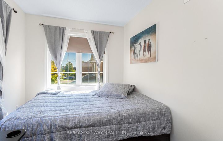 Photo 34 at 74 Magnificent Court, Vales of Castlemore, Brampton