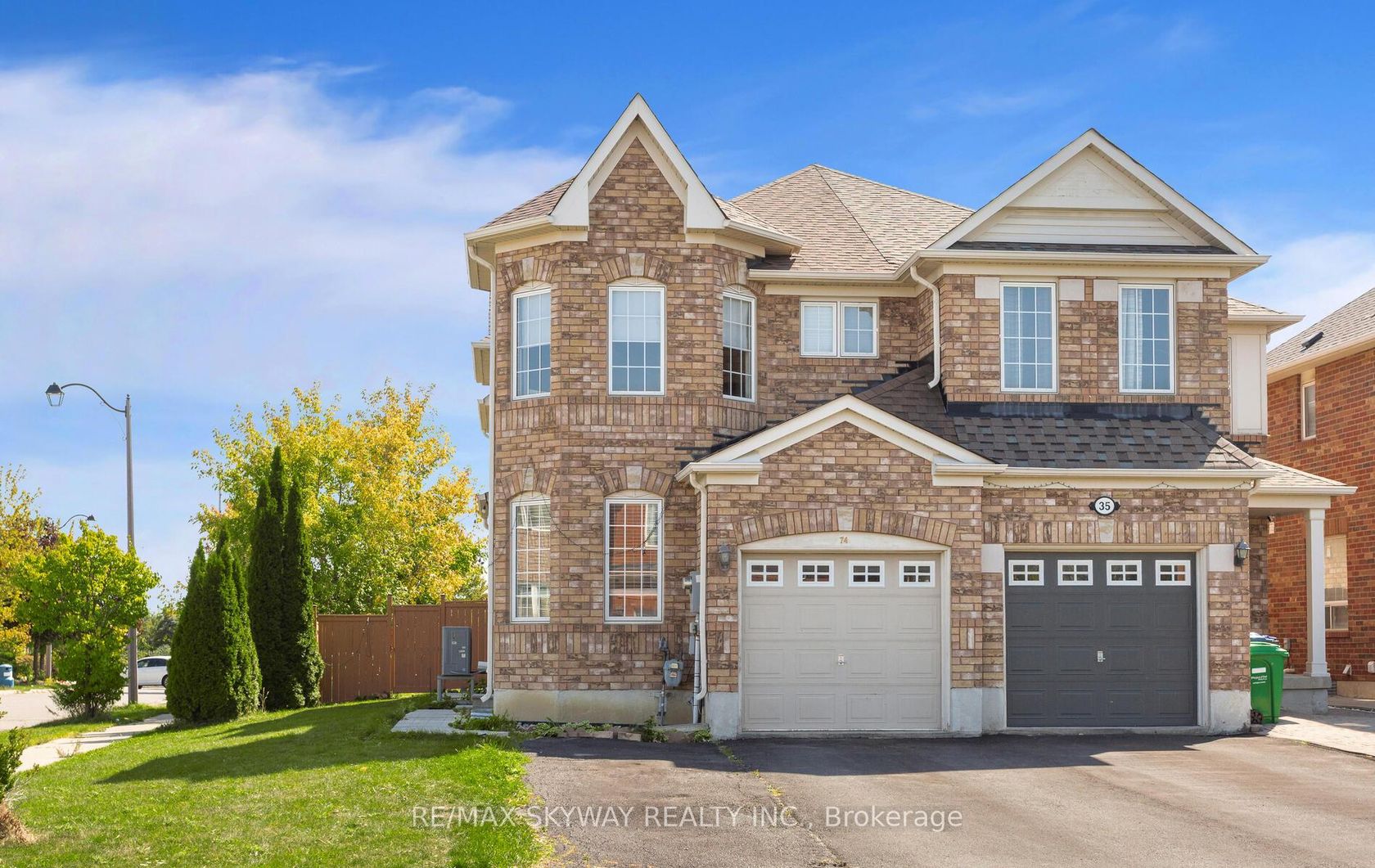 74 Magnificent Court, Vales of Castlemore, Brampton 2