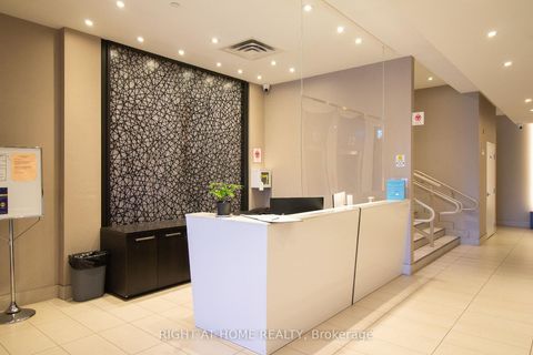 Photo 3 at 704A - 15277 Yonge Street, Aurora Village, Aurora