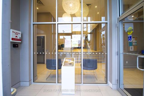 Photo 4 at 704A - 15277 Yonge Street, Aurora Village, Aurora