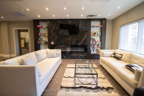 Photo 7 at 704A - 15277 Yonge Street, Aurora Village, Aurora