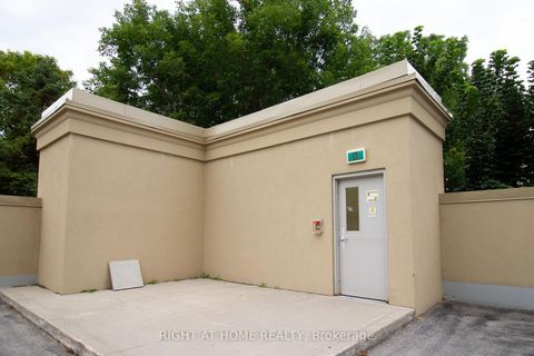 Photo 9 at 704A - 15277 Yonge Street, Aurora Village, Aurora