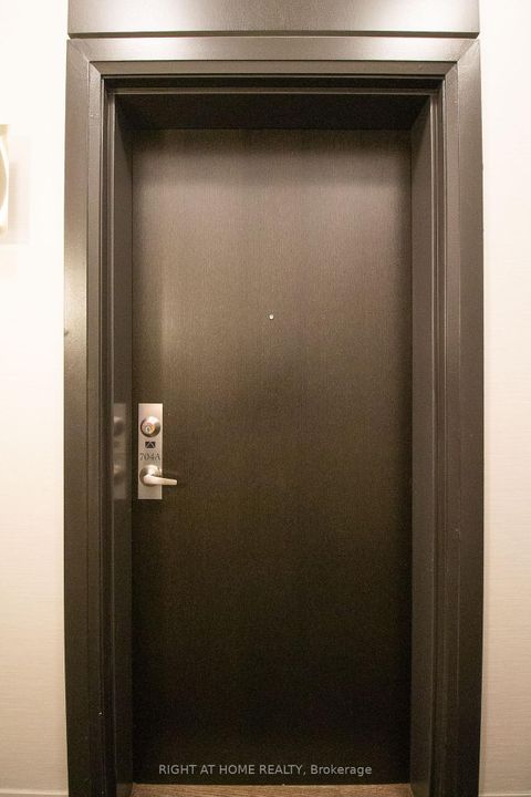 Photo 12 at 704A - 15277 Yonge Street, Aurora Village, Aurora