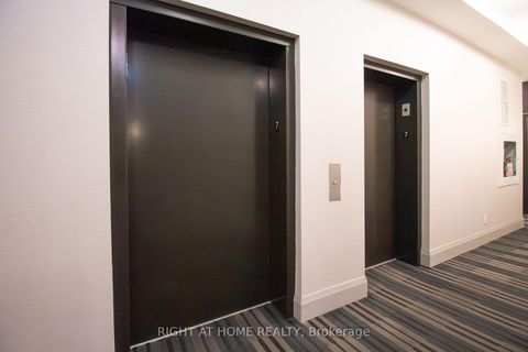 Photo 13 at 704A - 15277 Yonge Street, Aurora Village, Aurora
