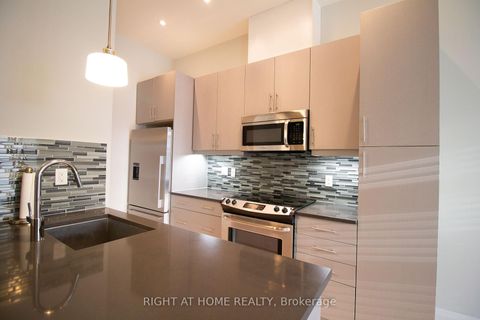 Photo 14 at 704A - 15277 Yonge Street, Aurora Village, Aurora