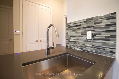 Photo 18 at 704A - 15277 Yonge Street, Aurora Village, Aurora