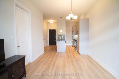 Photo 21 at 704A - 15277 Yonge Street, Aurora Village, Aurora