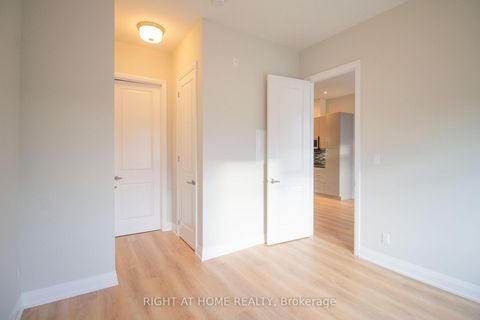 Photo 23 at 704A - 15277 Yonge Street, Aurora Village, Aurora