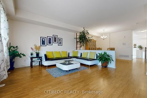 Photo 2 at 13 - 3029 Finch Avenue W, Humbermede, Toronto