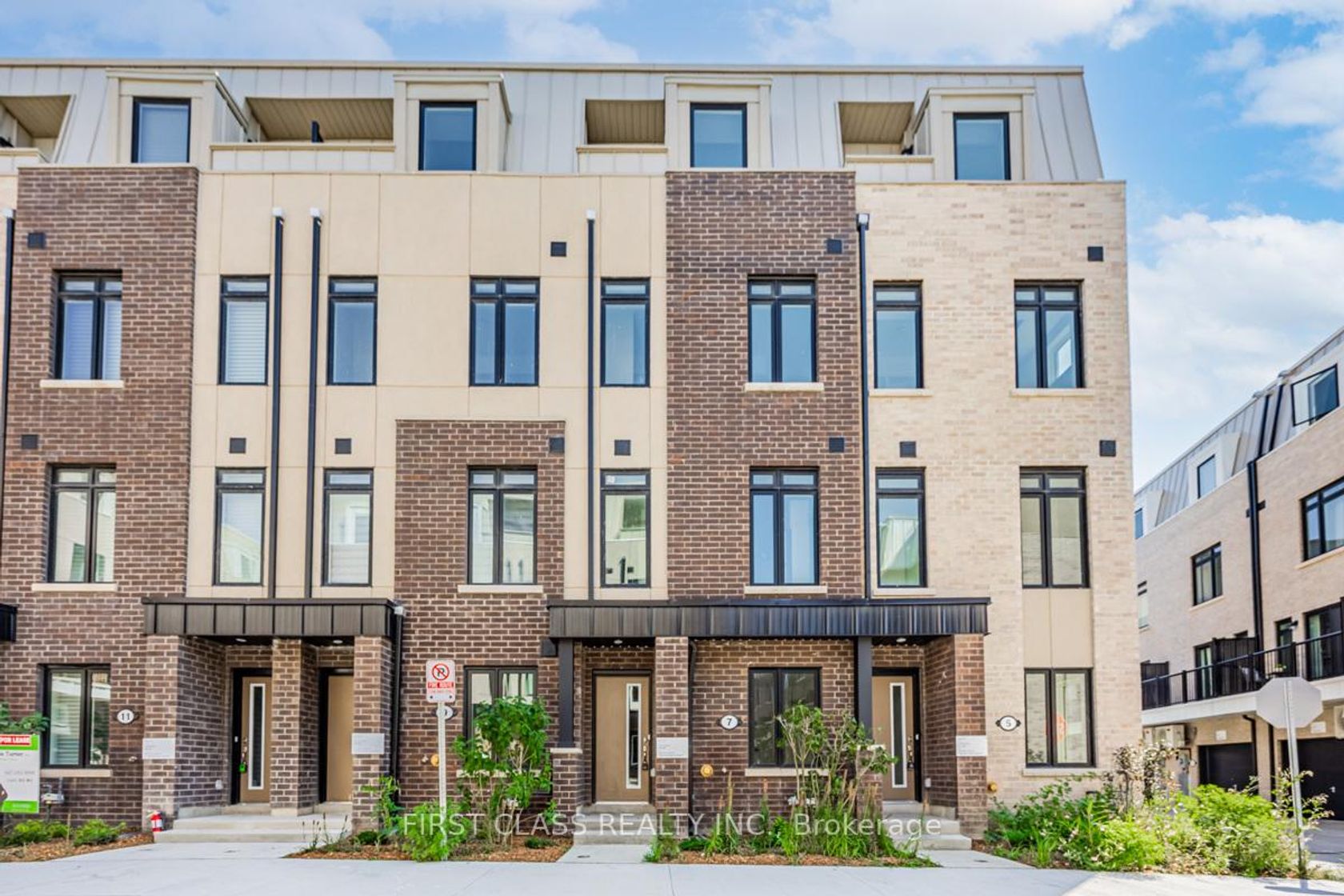 7 Spruce Pines Crescent, Victoria Village, Toronto 