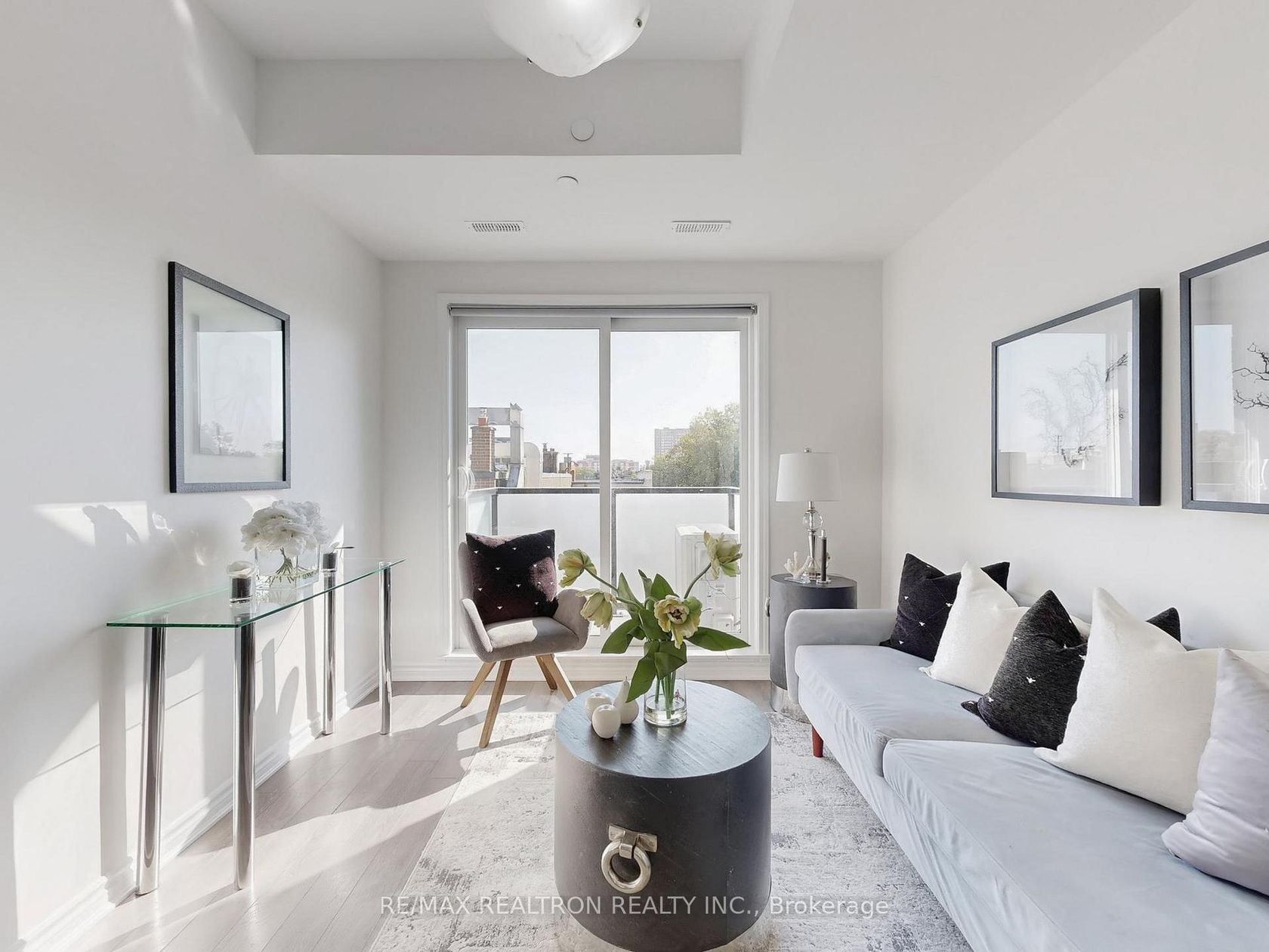 506 - 2791 Eglinton Avenue E, Eglinton East, Toronto photo 4 506 - 2791 Eglinton Avenue E, Eglinton East, Toronto photo 4