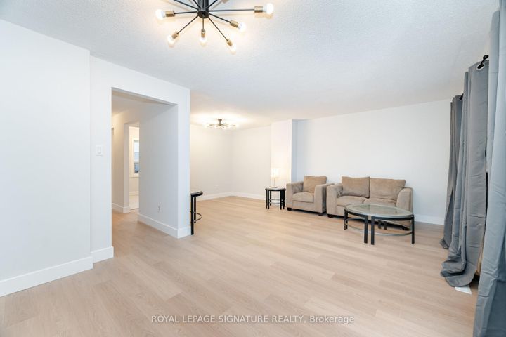 Photo 3 at 85 - 1055 Shawnmarr Road, Port Credit, Mississauga