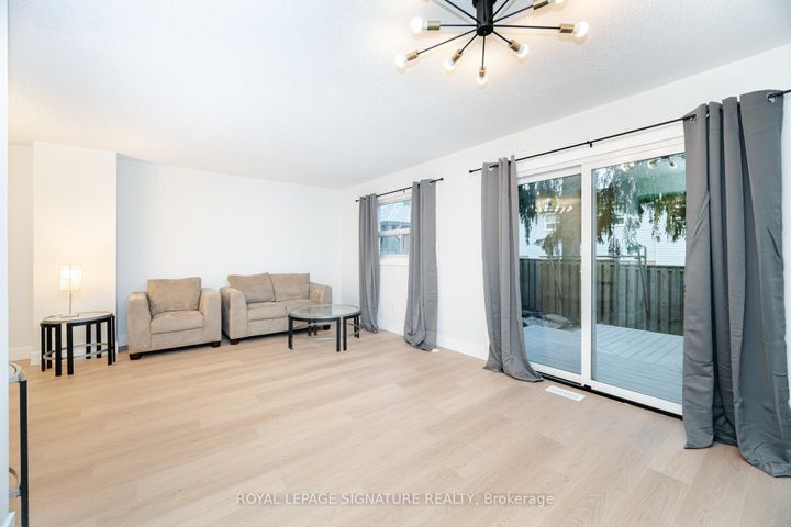 Photo 4 at 85 - 1055 Shawnmarr Road, Port Credit, Mississauga