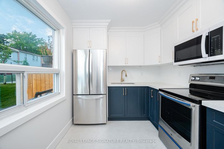 Photo 9 at 85 - 1055 Shawnmarr Road, Port Credit, Mississauga