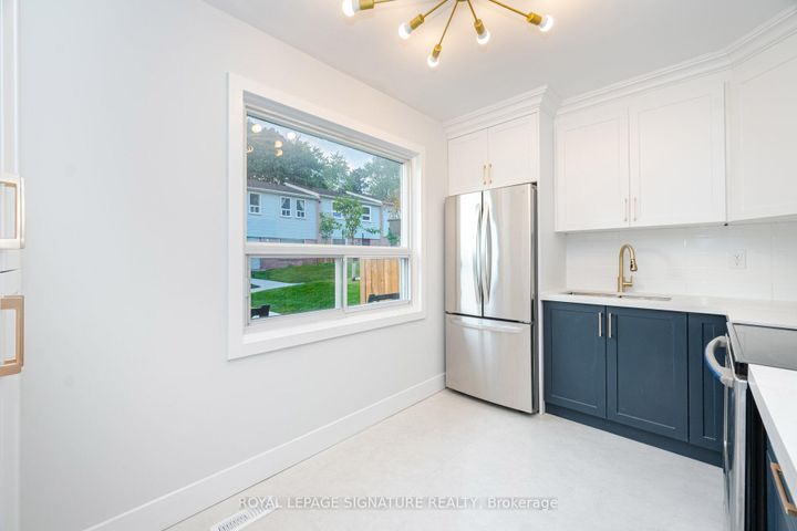 Photo 10 at 85 - 1055 Shawnmarr Road, Port Credit, Mississauga