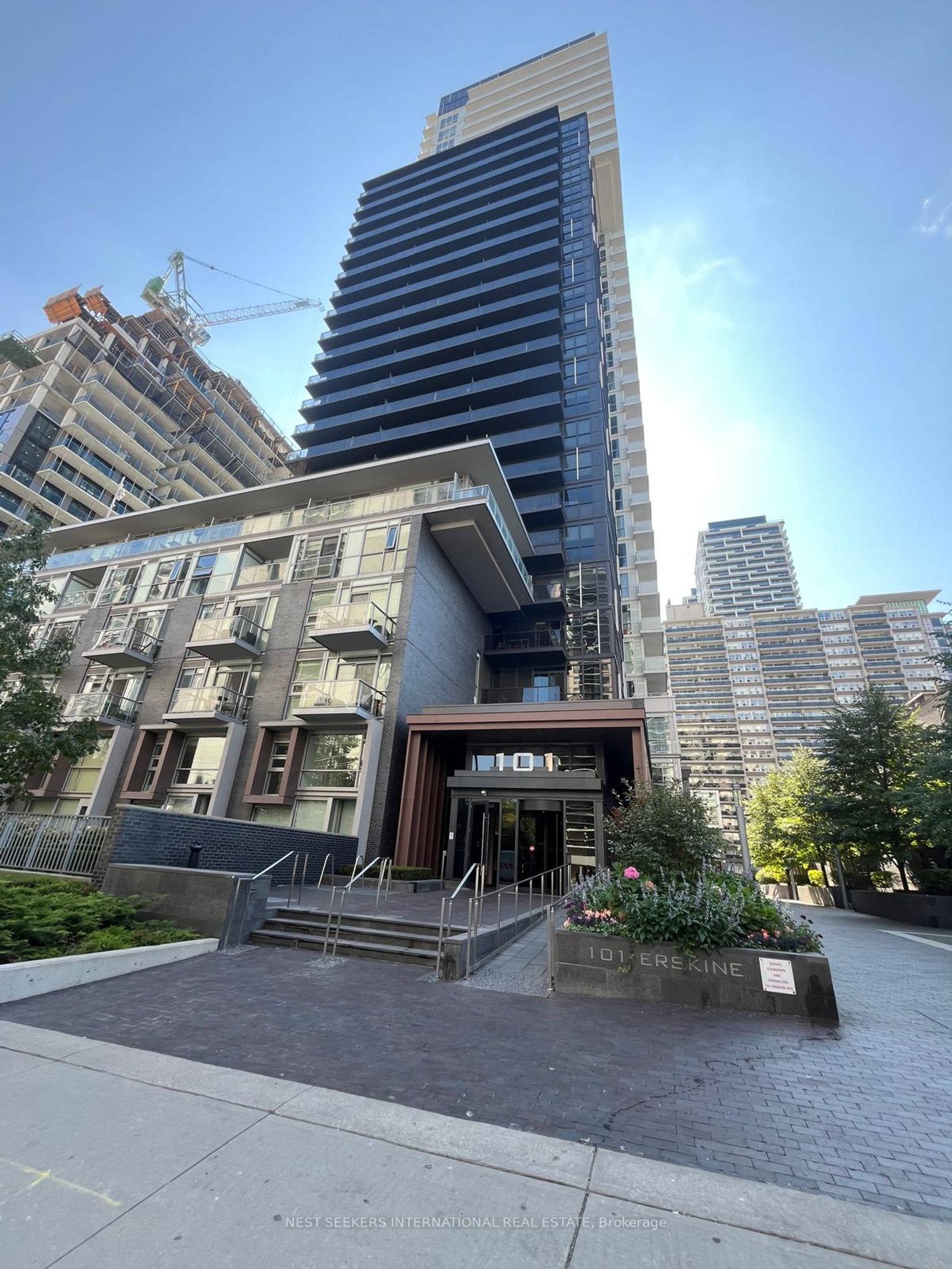 1606 - 101 Erskine Avenue, Mount Pleasant West, Toronto by Loree Meneguzzi Real Estate 1606 - 101 Erskine Avenue, Mount Pleasant West, Toronto