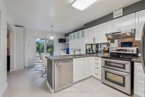 Photo 7 at 117 Glen Crescent, Uplands, Vaughan