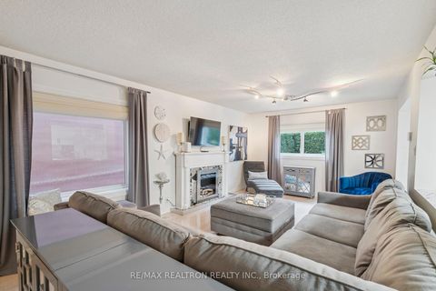 Photo 14 at 117 Glen Crescent, Uplands, Vaughan