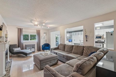 Photo 15 at 117 Glen Crescent, Uplands, Vaughan