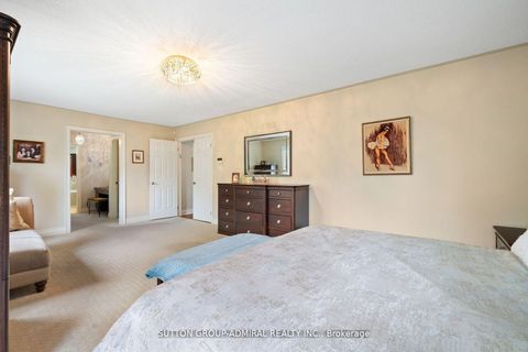 Photo 23 at 19 Langtry Place, Uplands, Vaughan