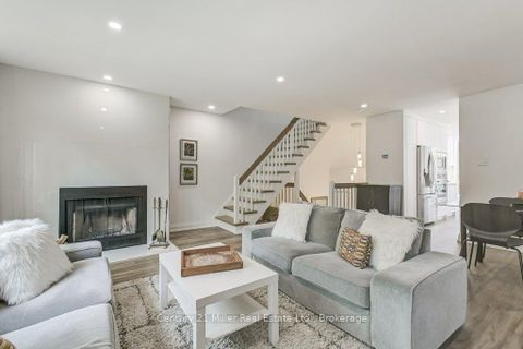 Photo 9 at 17 - 1120 Queens Avenue, CP College Park, Oakville