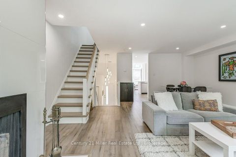 Photo 10 at 17 - 1120 Queens Avenue, CP College Park, Oakville