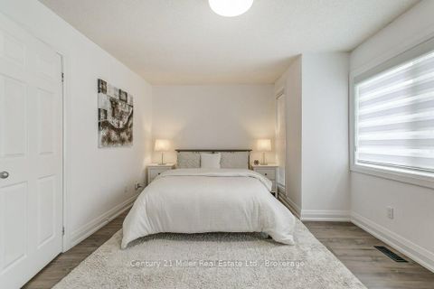 Photo 25 at 17 - 1120 Queens Avenue, CP College Park, Oakville