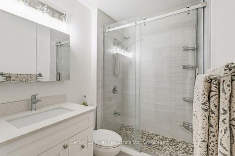 Photo 27 at 17 - 1120 Queens Avenue, CP College Park, Oakville