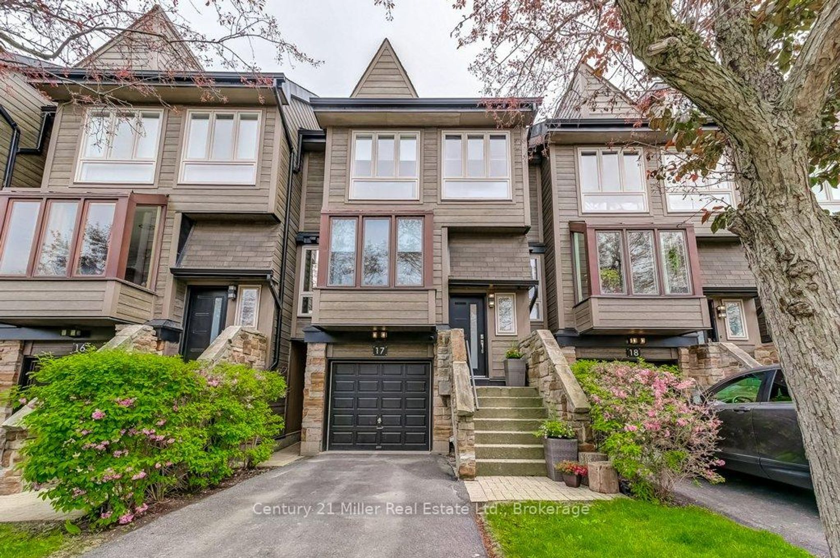 17 - 1120 Queens Avenue, CP College Park, Oakville 