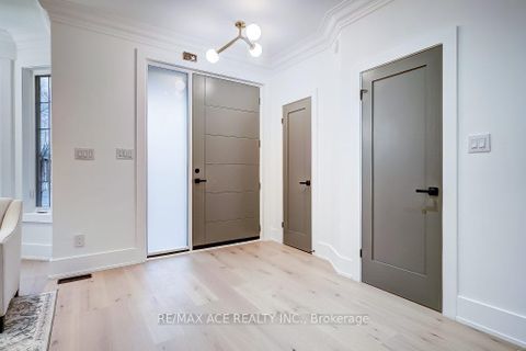 Photo 2 at 73 Inniswood Drive, Maryvale, Toronto