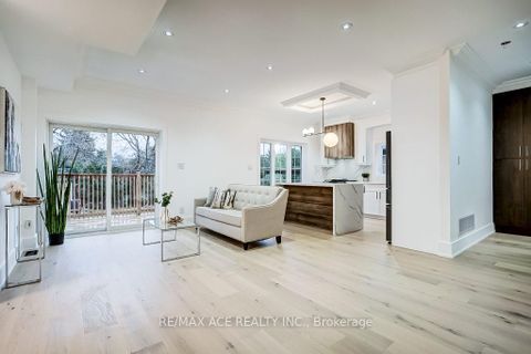 Photo 9 at 73 Inniswood Drive, Maryvale, Toronto