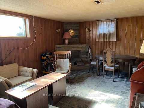 Photo 5 at 182 FLORA Drive E, Dorset Park, Toronto